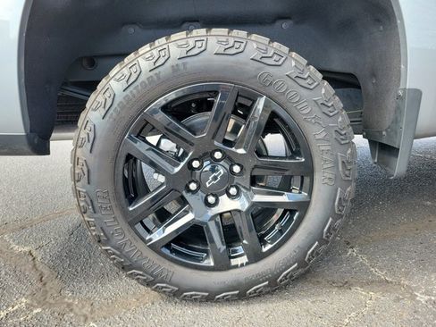 Used 2025 Chevrolet Silverado 1500 LT Trail Boss w/ LT Trail Boss Premium Package AWD/4WD image 9