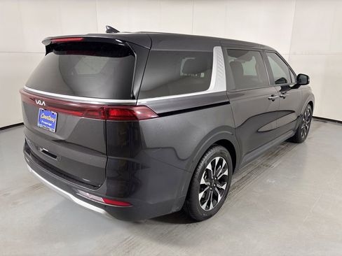 Used 2022 Kia Carnival EX image 8