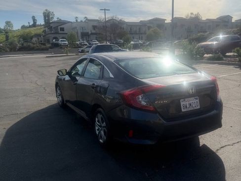 Used 2019 Honda Civic EX image 2
