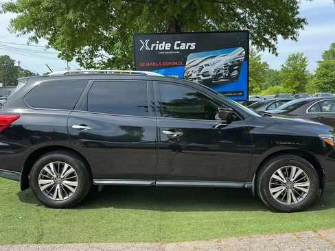 Used 2018 Nissan Pathfinder SL AWD/4WD image 8