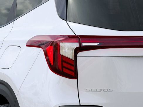 New 2026 Kia Seltos S FWD image 11