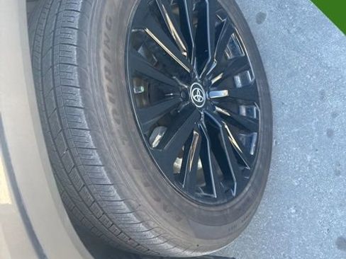 Used 2023 Toyota Highlander XSE image 11