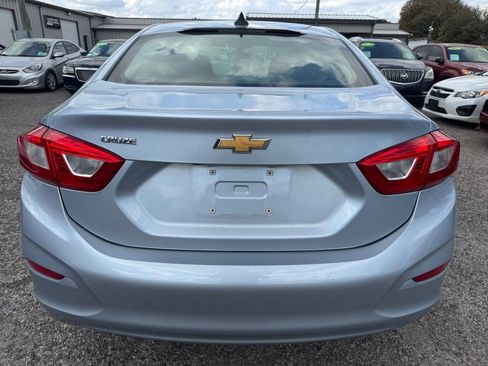Used 2017 Chevrolet Cruze LS image 4