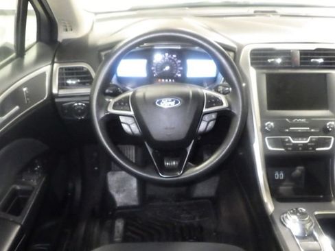 Used 2020 Ford Fusion SE FWD image 9