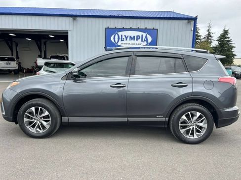 Used 2017 Toyota RAV4 XLE AWD/4WD image 1