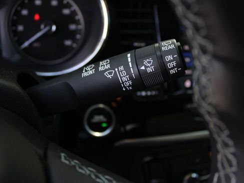 Used 2022 Buick Encore Preferred AWD/4WD image 9