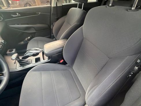 Used 2019 Kia Sorento FWD image 5