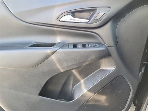 Used 2021 Chevrolet Equinox LT image 24