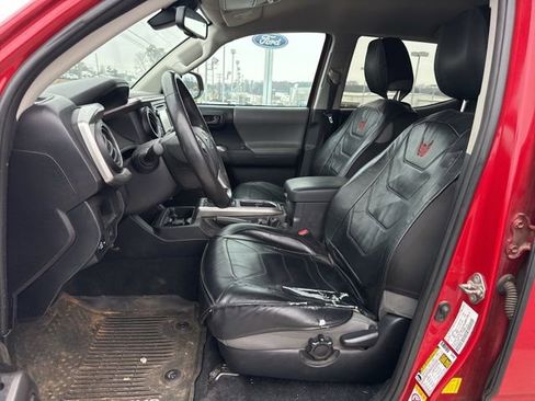 Used 2019 Toyota Tacoma SR5 image 18