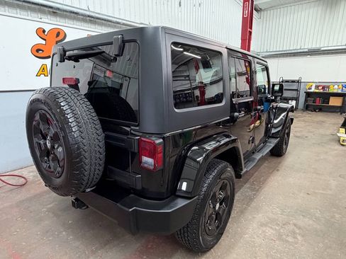 Used 2017 Jeep Wrangler Unlimited Sahara w/ Max Tow Package AWD/4WD image 7
