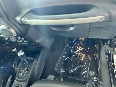 Used 2017 Jeep Wrangler Unlimited Sport image 31