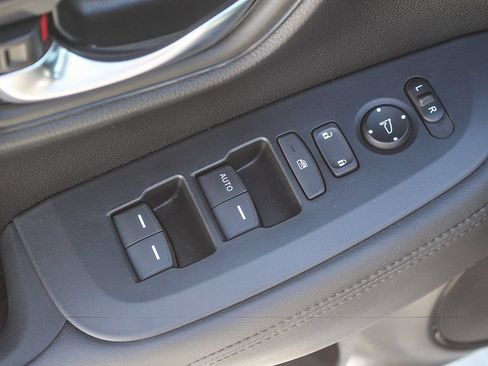 Certified 2024 Honda HR-V LX image 21