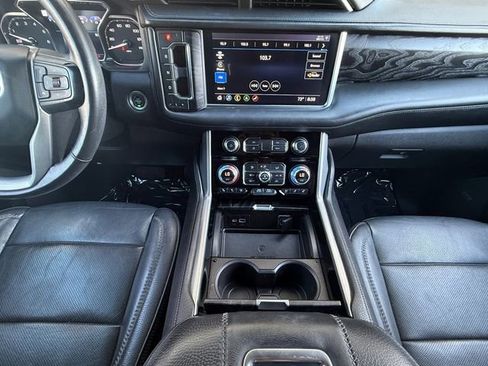 Used 2021 GMC Yukon XL Denali w/ Denali Premium Package RWD image 3