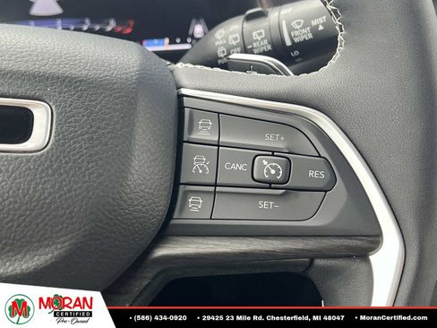 Used 2024 Jeep Grand Cherokee Limited w/ Black Appearance Package AWD/4WD image 23