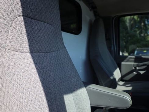 Used 2018 Chevrolet Express 2500 image 27