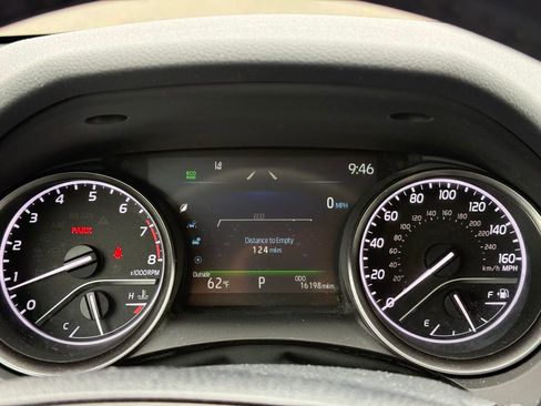 Used 2023 Toyota Camry SE AWD/4WD image 10