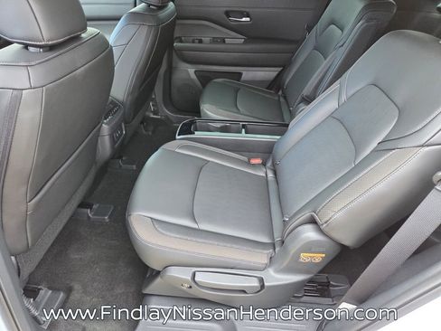 New 2026 Nissan Pathfinder SL w/ SL Premium Package AWD/4WD image 9