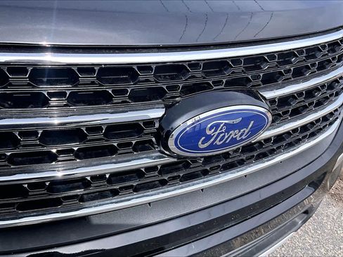 Used 2020 Ford Explorer XLT w/ Equipment Group 202A image 28