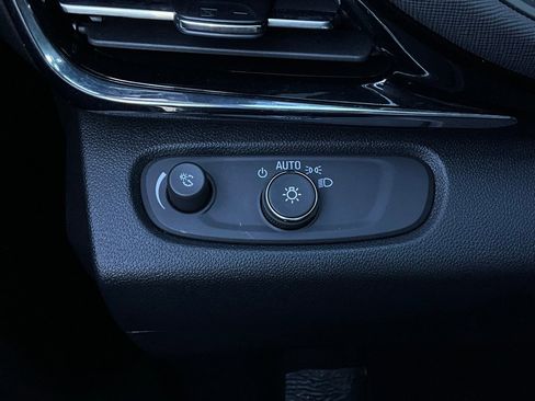 Used 2025 Buick Envista Sport Touring image 20