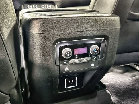 Used 2024 Chevrolet Suburban Premier image 28