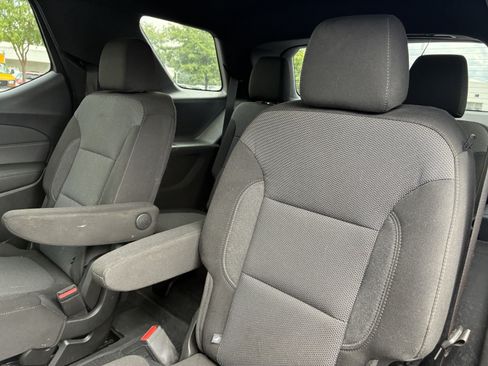 Used 2023 Chevrolet Traverse LT FWD image 14