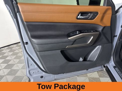 Used 2025 Nissan Pathfinder Platinum w/ Cargo Package FWD image 8