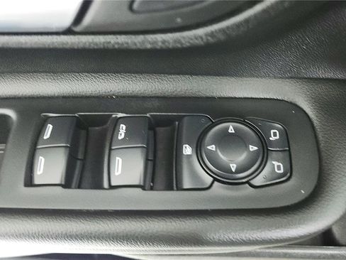 Used 2024 GMC Terrain SLE AWD/4WD image 10