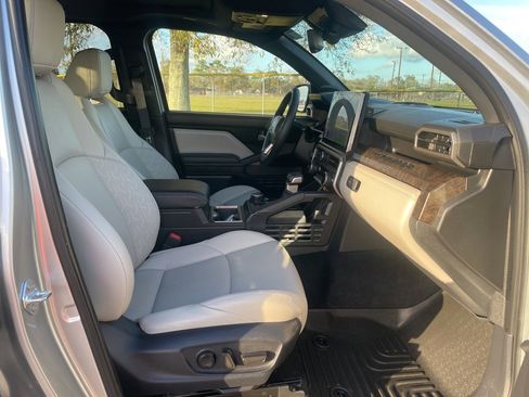 Used 2024 Toyota Tacoma Limited w/ Limited Package (LT) image 16