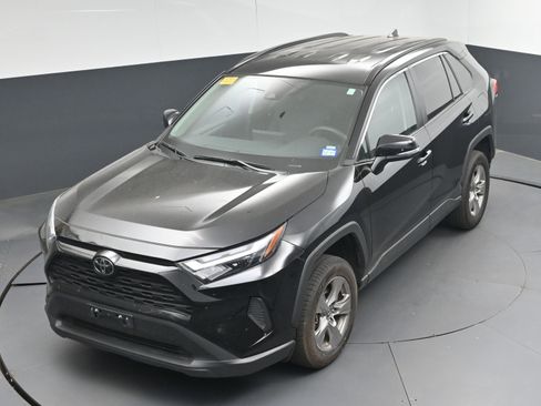 Certified 2025 Toyota RAV4 XLE FWD image 30