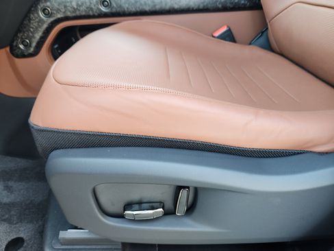 New 2026 Land Rover Defender 110 OCTA image 24