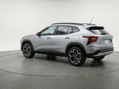 Used 2025 Chevrolet Trax LT image 6