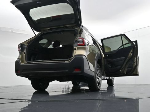 Used 2024 Subaru Outback Premium AWD/4WD image 30