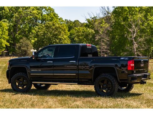 Used 2015 GMC Sierra 2500 Denali w/ Duramax Plus Package image 7