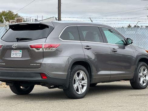 Used 2014 Toyota Highlander Limited AWD/4WD image 3