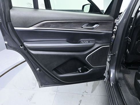 Used 2022 Jeep Grand Cherokee L Limited AWD/4WD image 14