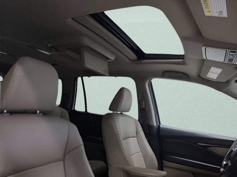 Used 2019 Honda Pilot Touring image 11