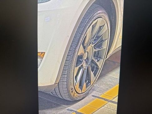 Used 2022 Tesla Model Y Long Range image 5