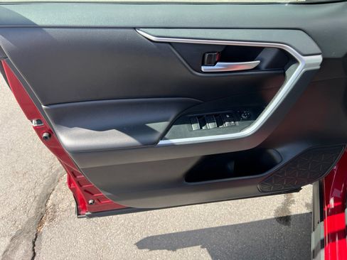 Certified 2025 Toyota RAV4 XLE AWD/4WD image 9