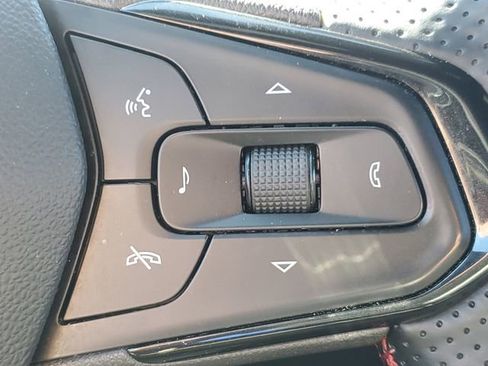 Used 2024 Chevrolet Trax RS w/ Sunroof Package image 11