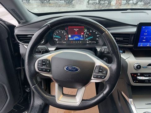 Used 2020 Ford Explorer XLT w/ Equipment Group 202A image 10