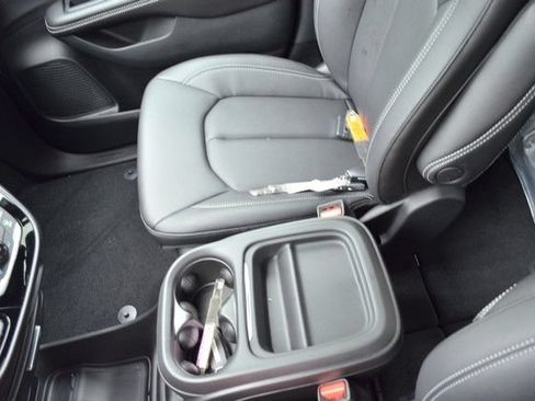 New 2027 Chrysler Pacifica Select AWD/4WD image 21