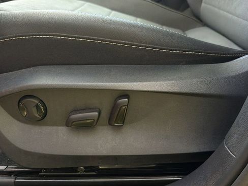 Used 2023 Volkswagen Taos SE w/ Panoramic Sunroof Package FWD image 18