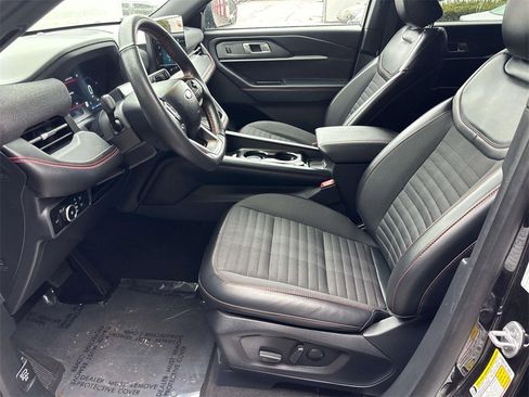 Used 2025 Ford Explorer ST-Line w/ ST-Line Street Pack image 10
