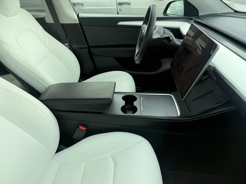 Used 2023 Tesla Model Y Long Range AWD/4WD image 19