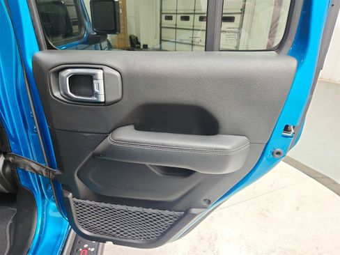 Used 2020 Jeep Wrangler Unlimited Sahara image 36