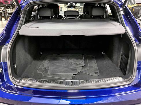 Used 2025 Porsche Macan image 39