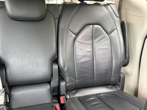 Used 2017 Chrysler Pacifica Touring-L w/ Tire & Wheel Group FWD image 25