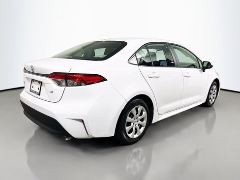 Used 2025 Toyota Corolla LE image 4