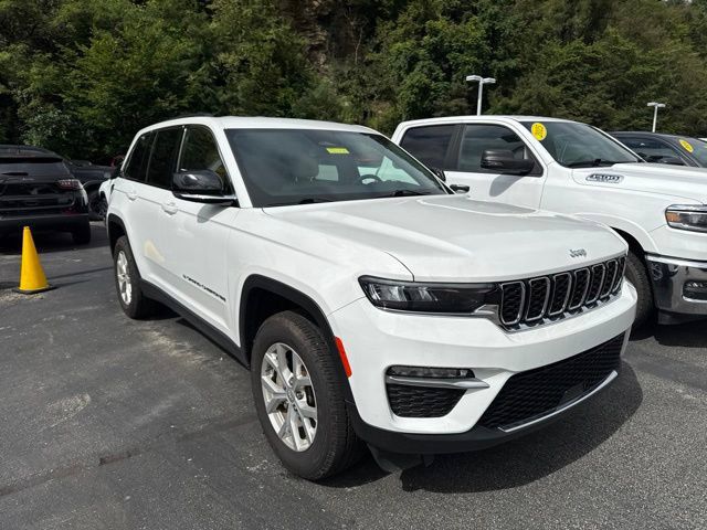 Certified 2023 Jeep Grand Cherokee Limited AWD/4WD image 2