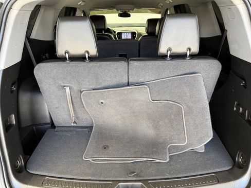 Used 2023 GMC Acadia SLT FWD image 79